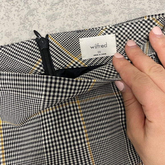 NWOT Aritizia Wilfred mini skirt - Picture 3 of 3